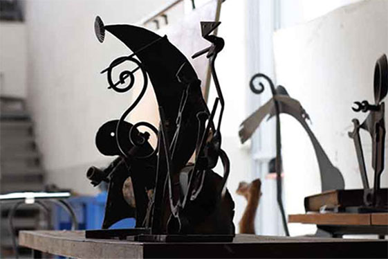 BY ITALIASTREET Così come quest'artista 80enne di Napoli, ITALIASTREET vuole annoverare artisti di ogni genere per le nostre collezioni di pezzi unici